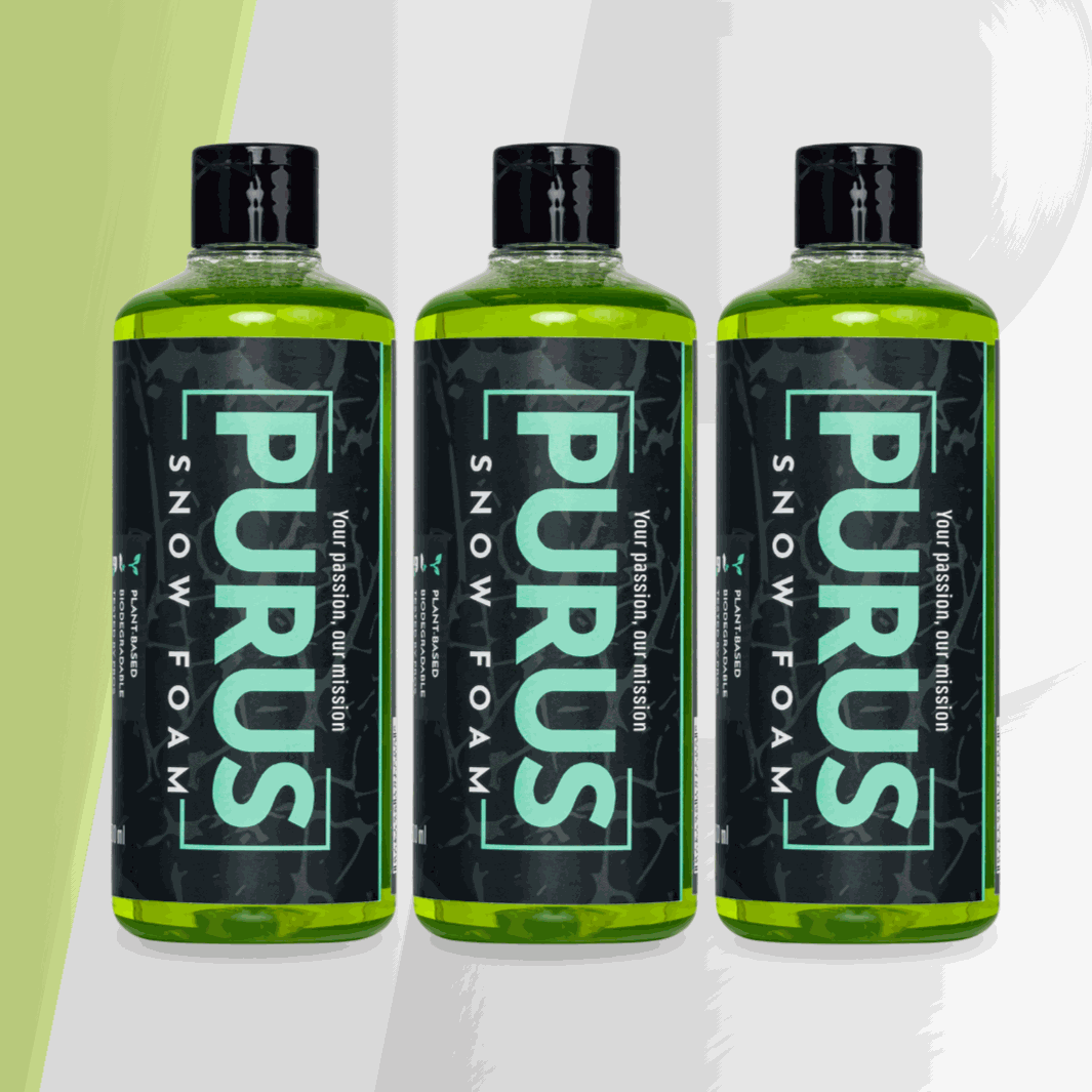 Drie flessen PURUS Snow Foam 500ml pre-wash met dikke schuimlaag en frisse geur, pH-neutraal en siliconenvrij.