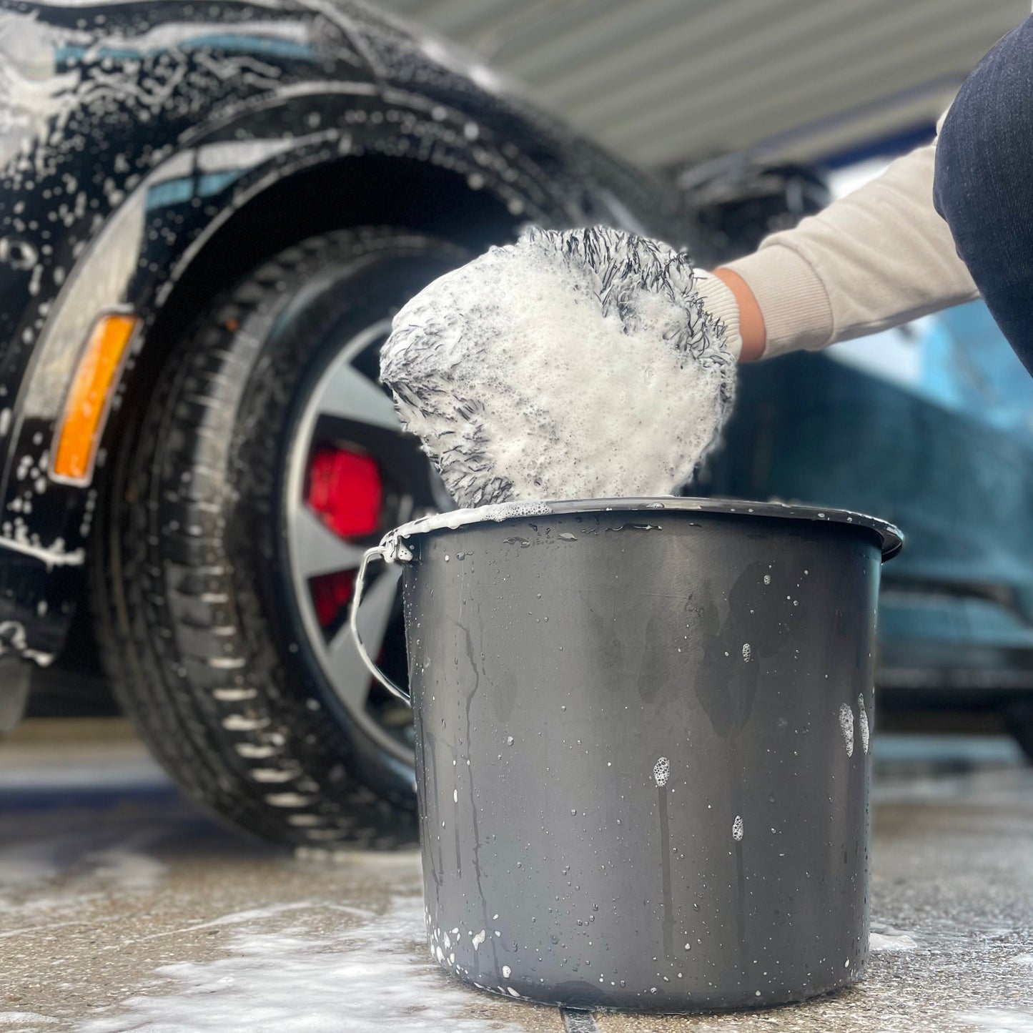 Microfiber washmitt met schuim voor krasvrij autowassen, zwart-witte zachte handschoen, absorberend en geschikt voor alle oppervlakken.