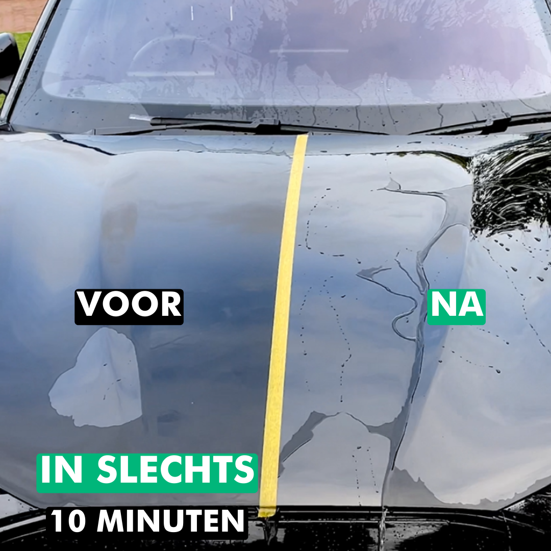 Zwarte auto motorkap met zichtbaar verschil tussen onbehandeld en met Ceramic Guard behandeld oppervlak, toont glans en waterafstotend effect.